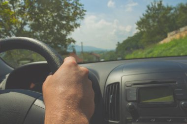 Araç sürücüsü yakın çekim yukarı