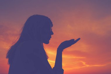 Sevimli kadın yakın çekim yukarı