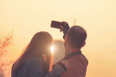 Aşk hikayesi kavramı. Tatlı güzel çift