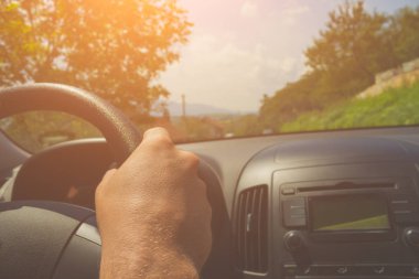 Araç sürücüsü yakın çekim yukarı