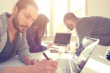 İş süreci. Çalışma ekibi yakın atış