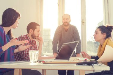 İş süreci. Çalışma ekibi yakın atış