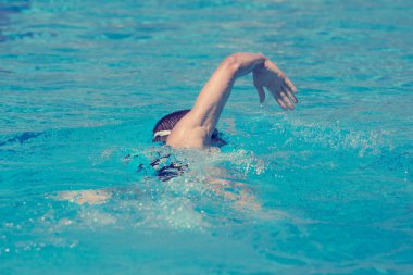 Yüzme adamın atış kapatın 