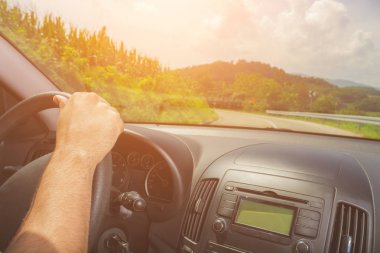 Araç sürücüsü yakın çekim yukarı