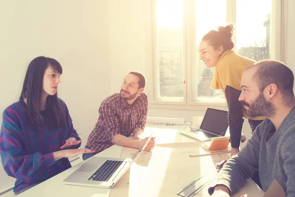 İş süreci. Çalışma ekibi yakın atış