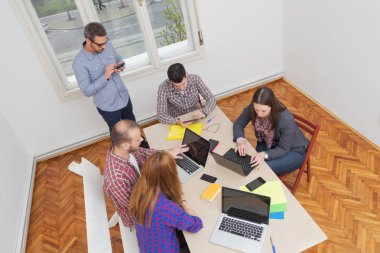 İş süreci. Çalışma ekibi yakın atış