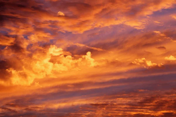 驚くべき雲の背景の色 — ストック写真