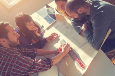 İş süreci. Çalışma ekibi yakın atış