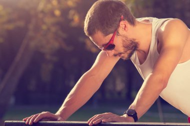  Koşu adam. Yakın çekim