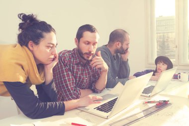 İş süreci. Çalışma ekibi yakın atış