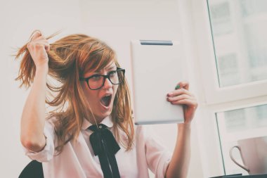 İnternet sörf kadın vurguladı