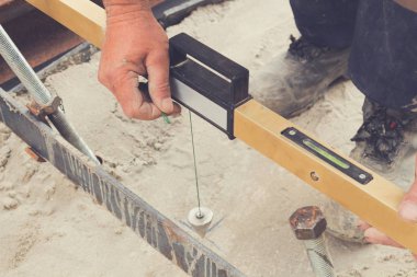 Bir inşaatta çalışan ayrıntıları