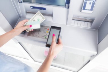  Atm yakınındaki finansal işlem yapar