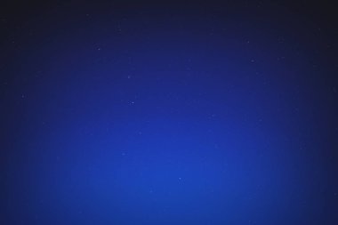 gece gökyüzü, uzay kavramı parlayan parlak yıldızlar dizini 