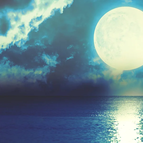 Вид Луну Горы Ночью Вечером — стоковое фото