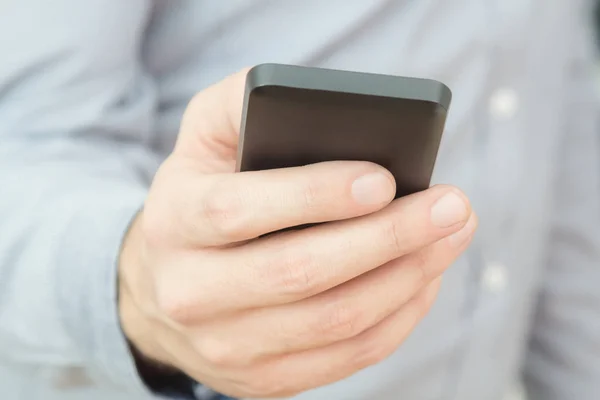 Macho Celebración Teléfono Inteligente Negro Primer Plano — Foto de Stock