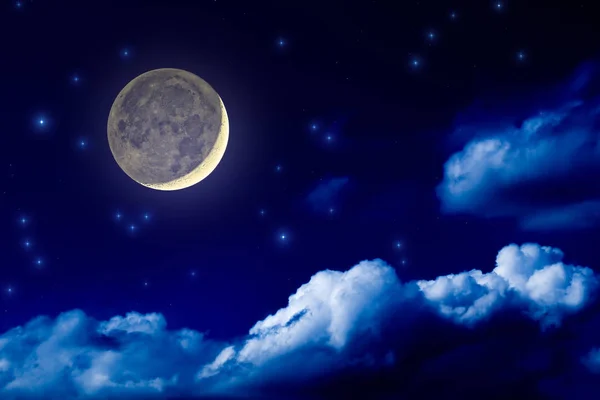 Lua Brilhante Com Estrelas Brilhando Céu Noturno Com Nuvens Fofas — Fotografia de Stock