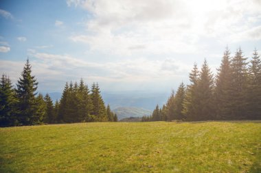 Bulutlar ve alanları, dağ ve tepe yatay