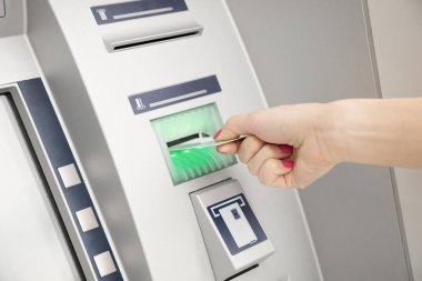  Atm yakınındaki finansal işlem yapar