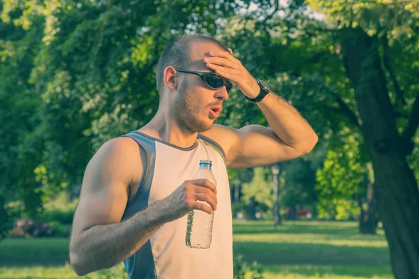 Sediento Después Duro Ejercicio Naturaleza — Foto de Stock