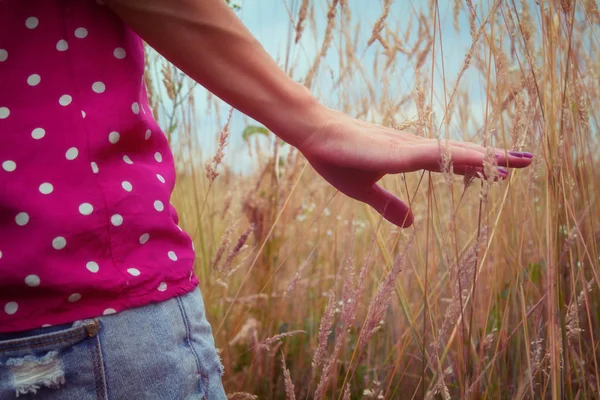 Female Hand Touching Ears Meadow Close — Stock Photo, Image