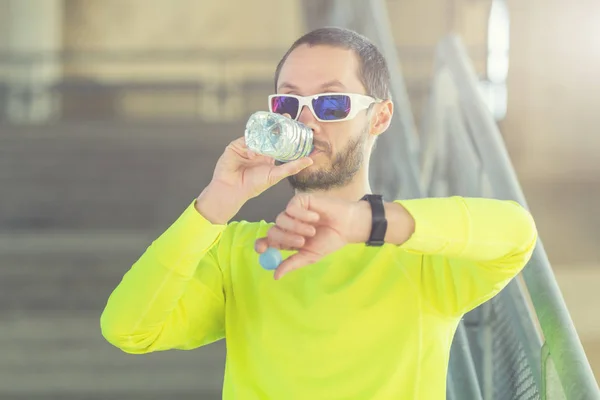 Tiro Jovem Homem Jogging — Fotografia de Stock