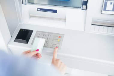  Atm yakınındaki finansal işlem yapar