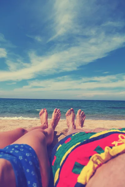 Couple Enjoying Sandy Ocean Sea Beach — Stock Photo, Image