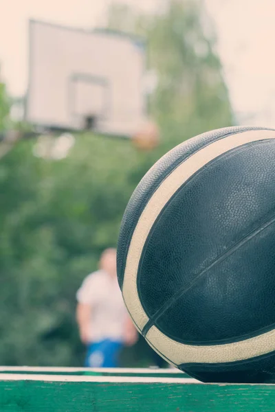 Basketball Ball Defocused Players Background — Stock Photo, Image