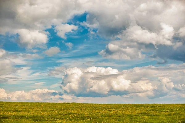Bulutlar ve alanları, dağ ve tepe yatay