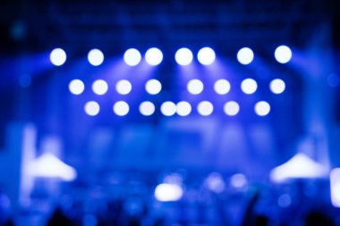 De-odaklı konser kalabalık