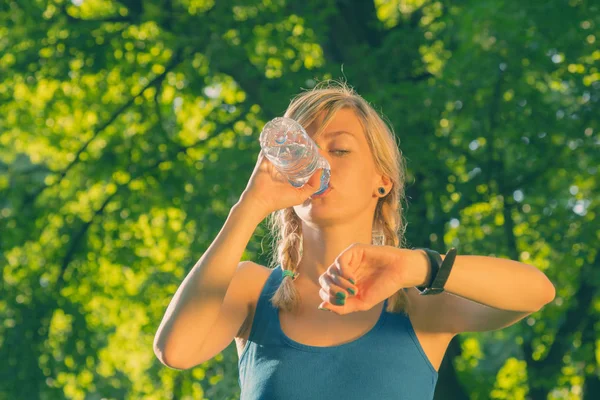 Doğada zor egzersiz sonrası susuz