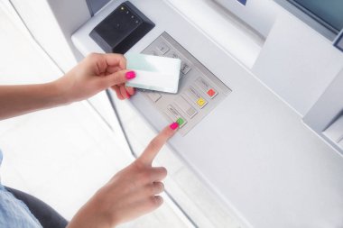  Atm yakınındaki finansal işlem yapar