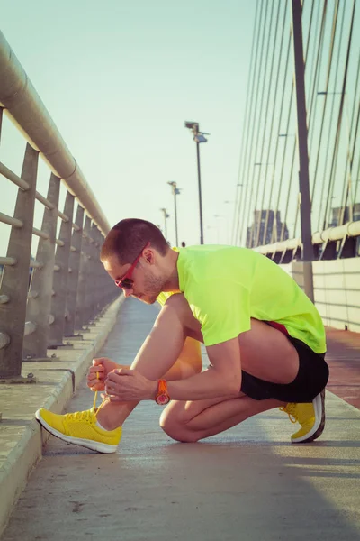 Açık havada delikanlı koşu