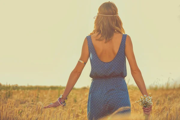 Woman Blue Clothes Bouquet Flower Touching Ears Barley While Walking — Stock Photo, Image