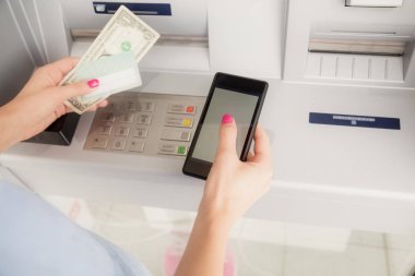  Atm yakınındaki finansal işlem yapar