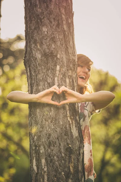 Girl Holding Heart Shape Nature — Stock Photo, Image