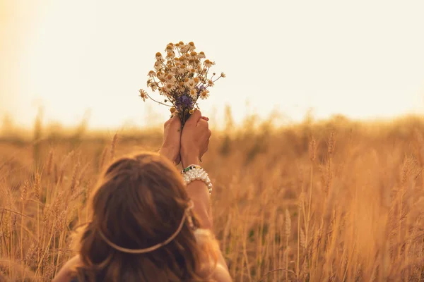 Back View Woman Holding Raising Hands Bouquet Flowers Wheat Field — Stock Photo, Image