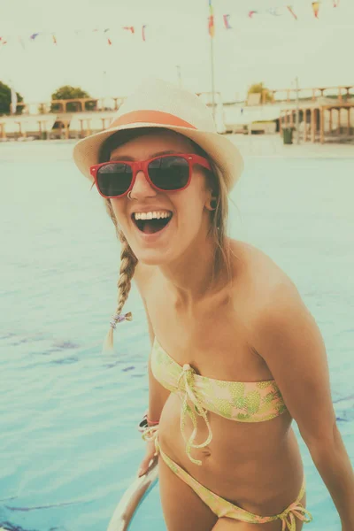 Smiling Woman Wearing Hat Sunglasses Swimsuit Standing Swimming Pool — Stock Photo, Image