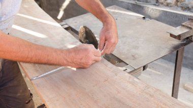 Carpenter'ın tozlu eski / retro dairesel tablo gördüm.