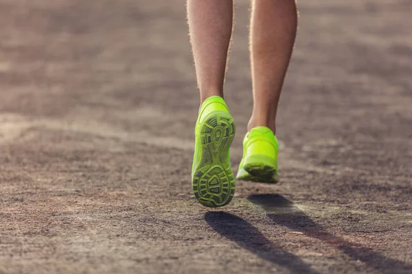 Jogging Laufschuhe Auf Dem Asphalt Freien Flache Fokussierung Auf Linken — Stockfoto