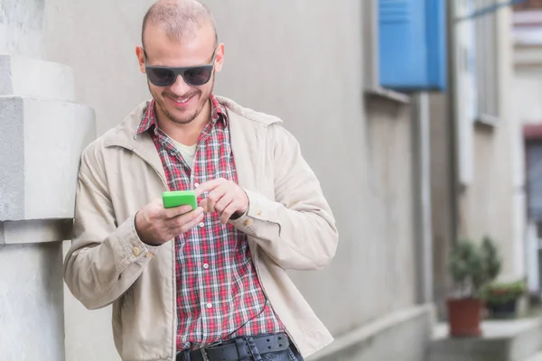 Hombre Joven Moderno Usando Teléfono Celular Aire Libre —  Fotos de Stock