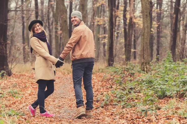 Linda Pareja Parque Lleno Colores Otoño — Foto de Stock