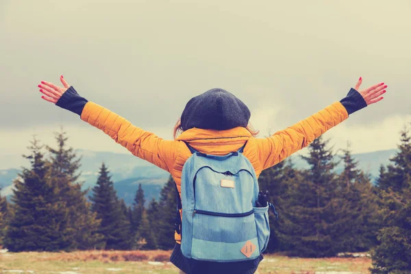 Woman Wide Opened Arms Enjoying Nature Feeling Free — Stock Photo, Image