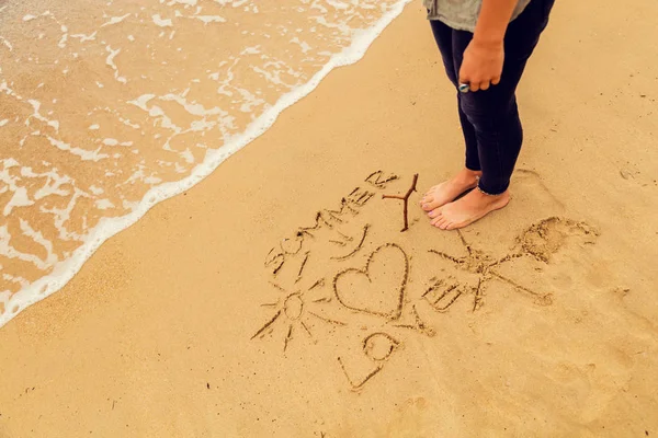 Sole Amore Disegnano Nella Sabbia Dell Oceano Spiaggia Mare — Foto Stock