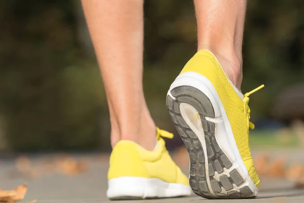 Detail Der Laufschuhe Turnschuhe Eines Mannes Park — Stockfoto