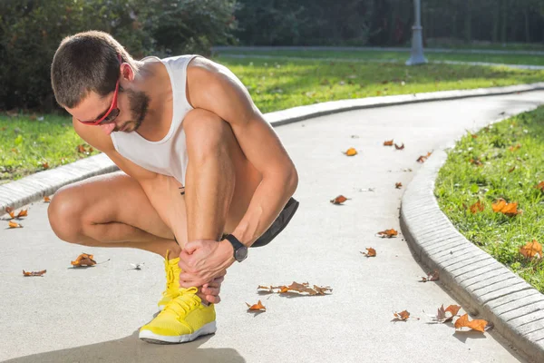 Lesión Tobillo Dolor Por Trotar Hacer Ejercicio Aire Libre — Foto de Stock