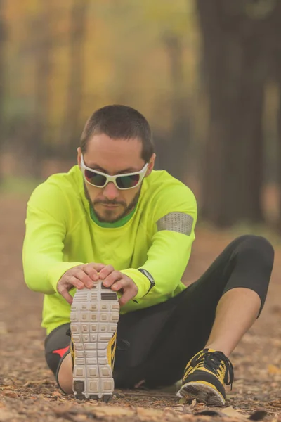 Rozciąganie Przed Ćwiczeń Jogging Bieganie Zewnątrz — Zdjęcie stockowe