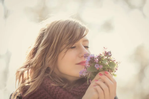 Cute Young Girl Smelling Nice Bouquet Flowers Nature — Stock Photo, Image