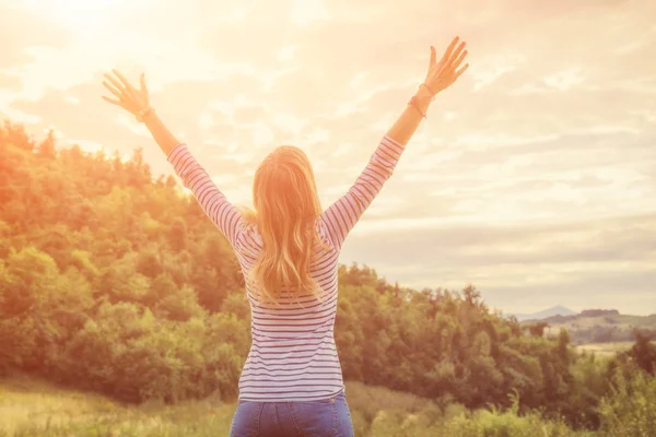 Woman Enjoying Nature Arms Wide Open — Stock Photo, Image